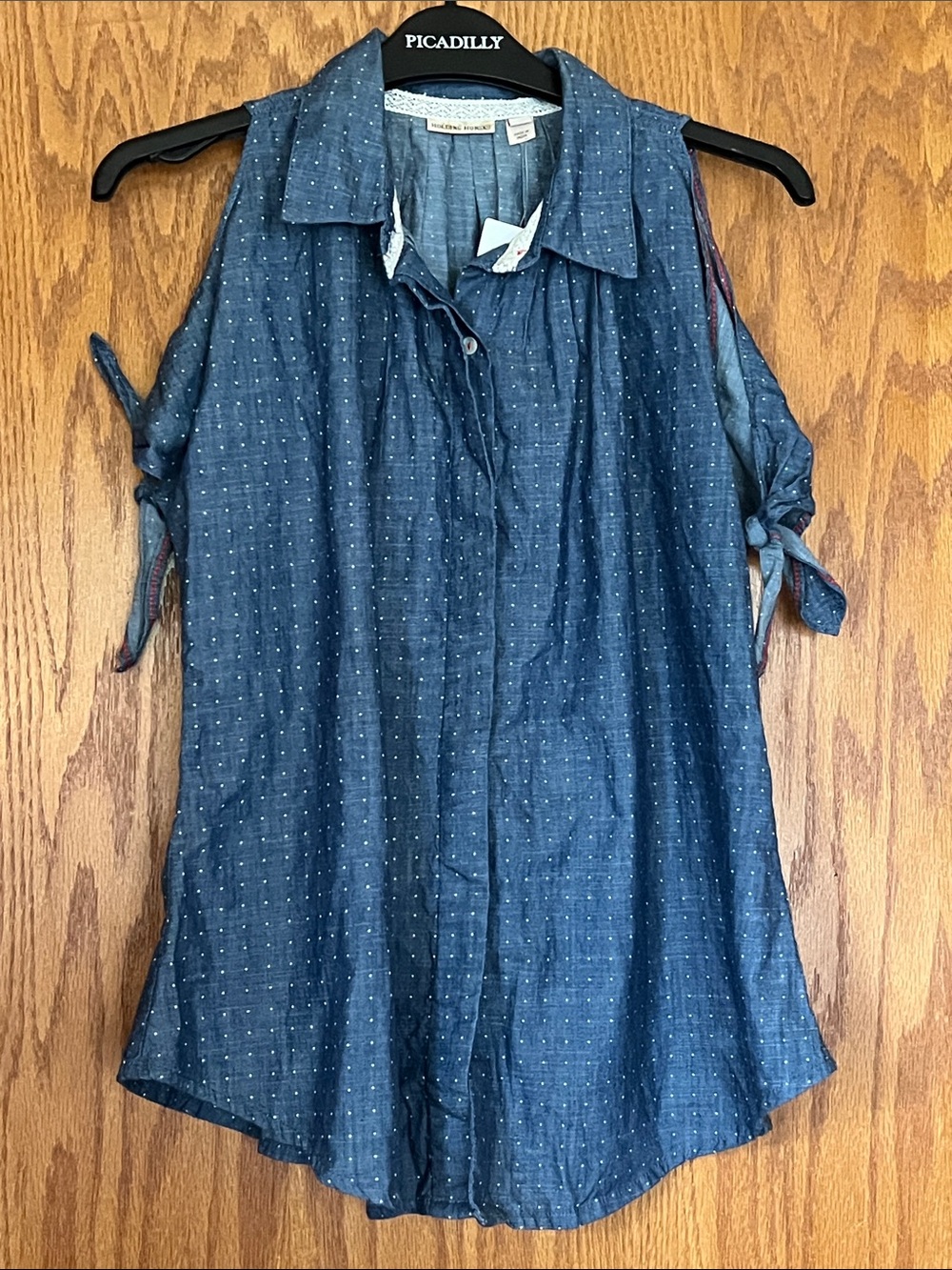 HOLDING HORSES Blue Sleeveless Dot Chambray Button-Down with Tie Sleeves